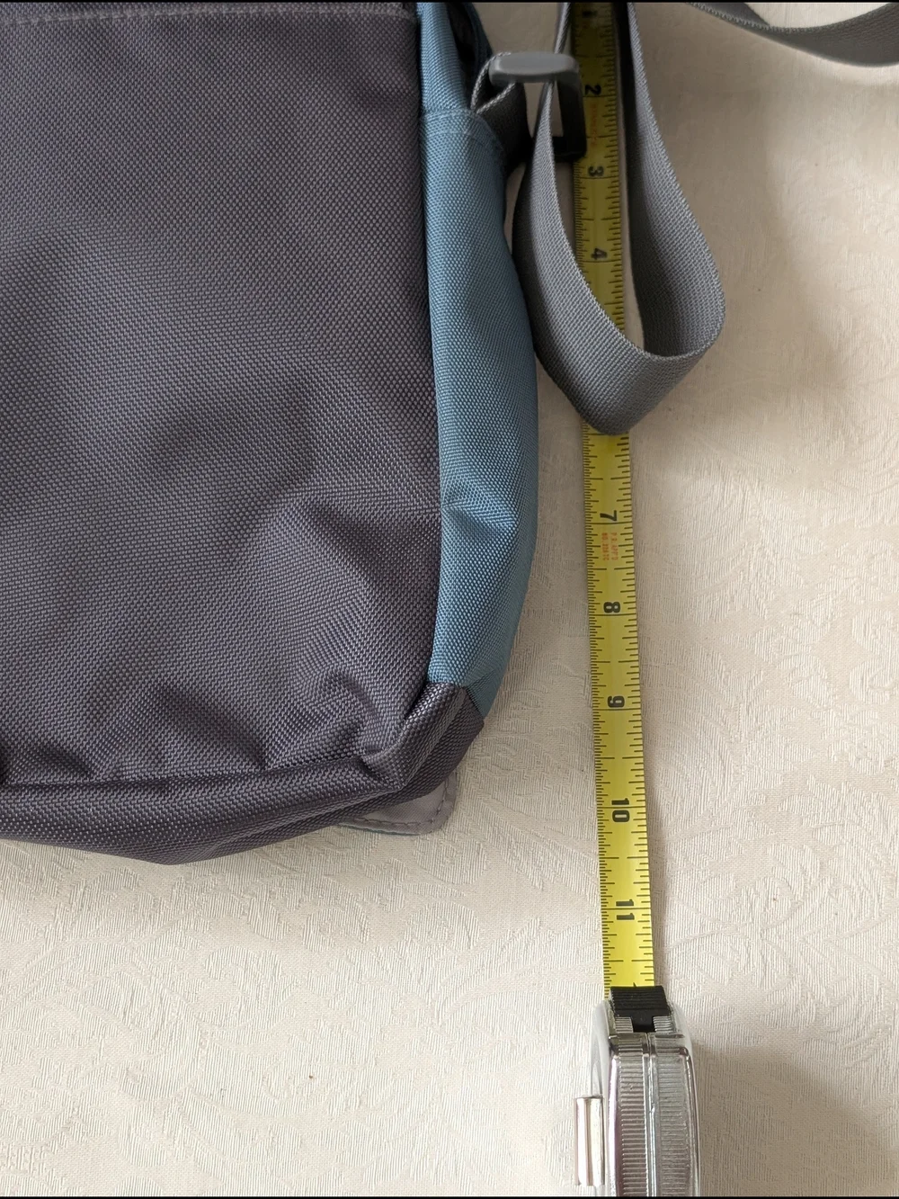 Samsonite Blue Gray Unisex Crossbody Bag Zip Flap Pockets Adjustable Strap